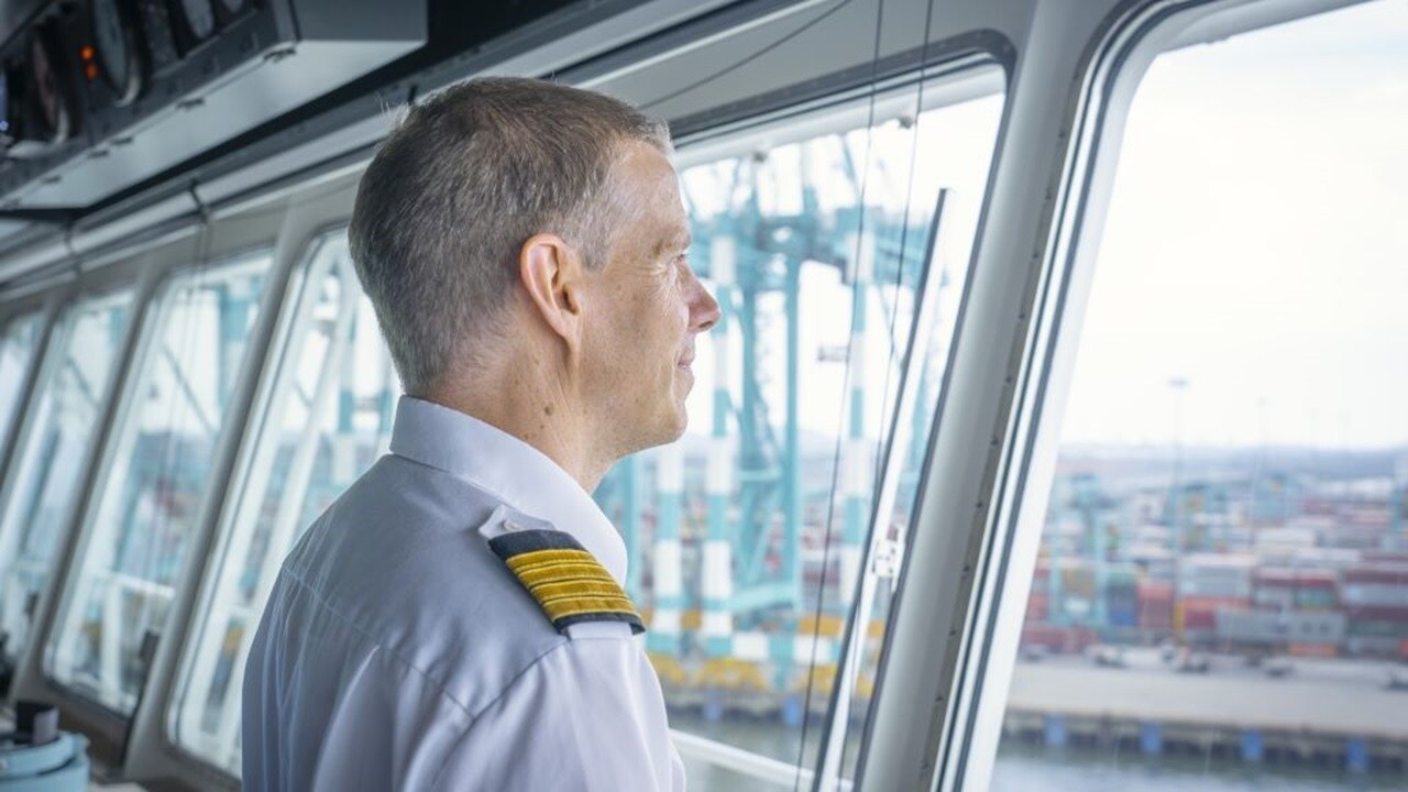 Ane Maersk_On the Bridge during departure