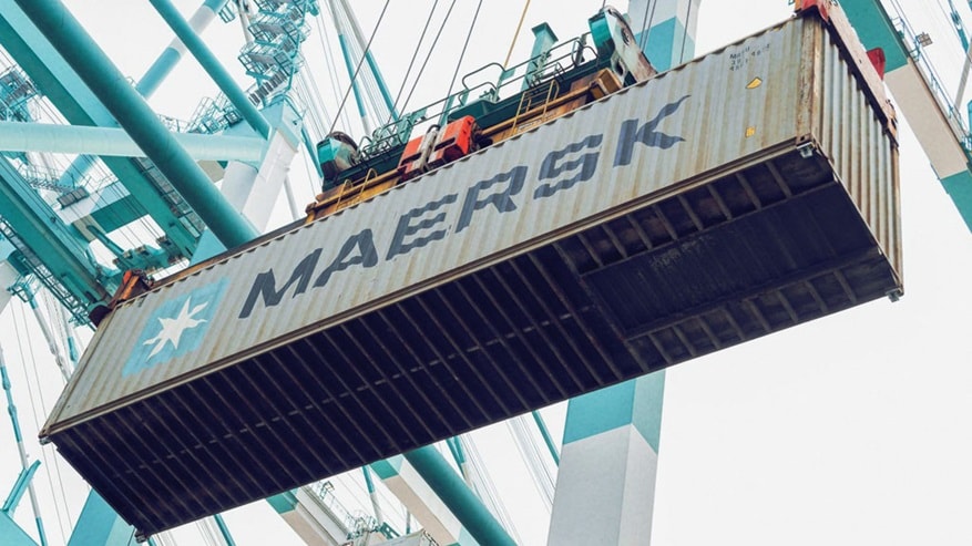 Loading and discharging container cargo from Maersk vessel