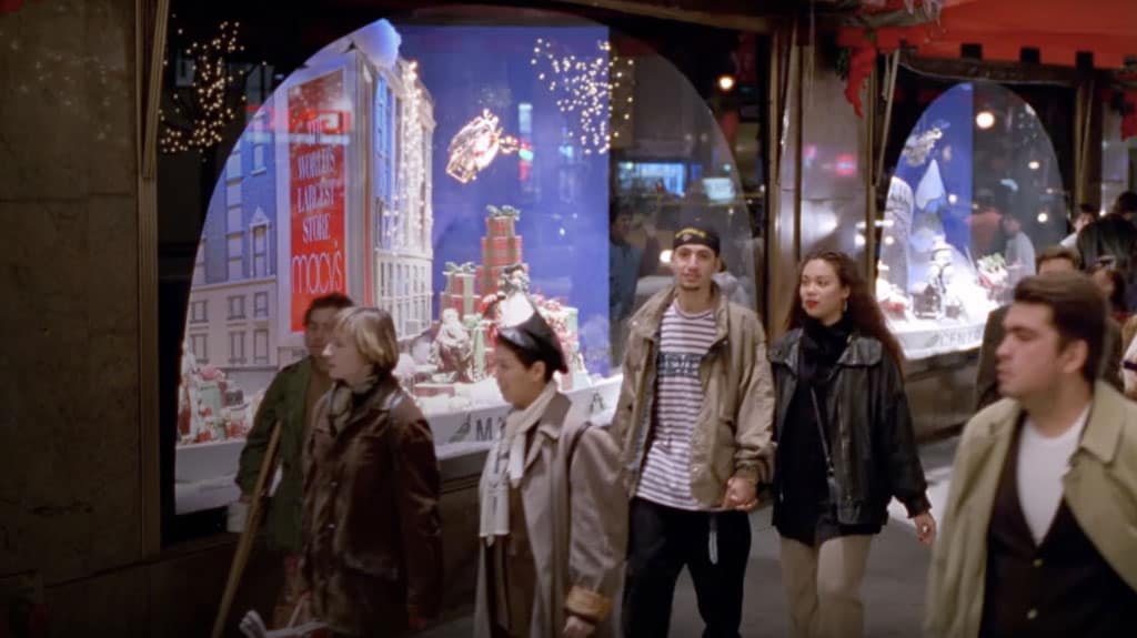 Menschen, die durch Macy‘s bummeln