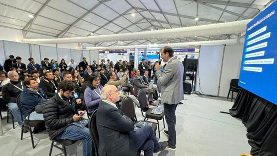 Aquasur event experts talking 
