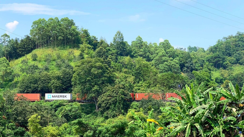 First block train for Decathlon from Vietnam to France